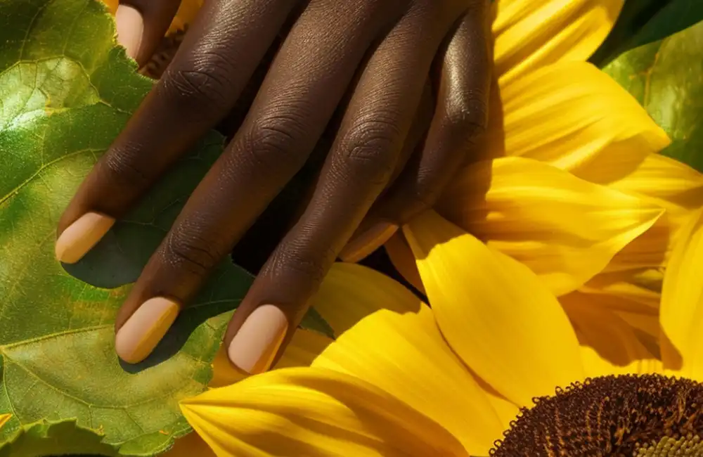 Pourquoi les ongles jaunes’imposent comme la tendance vitaminée de l’hiver ?