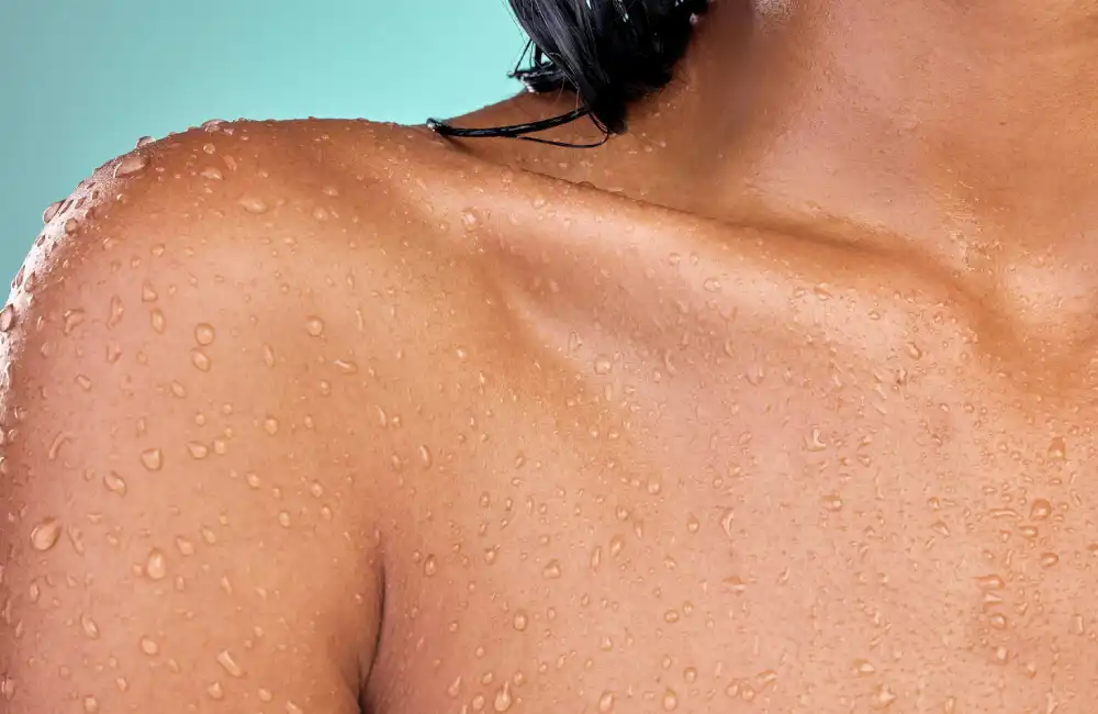 La meilleure façon de se laver le corps pour avoir une peau saine, selon les dermatologues