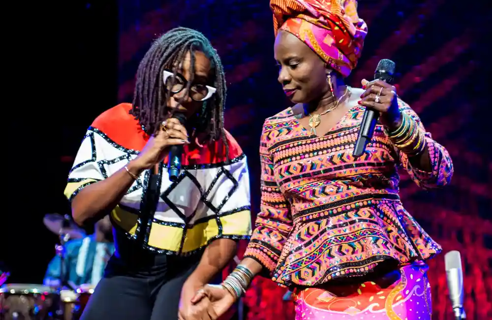 L'Âme du Duo : Quand la Voix Devient Sororité